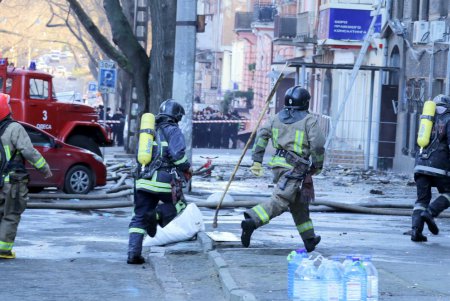Ликвидация масштабного пожара в центре Одессы: пламя охватило здание колледжа (фоторепортаж)