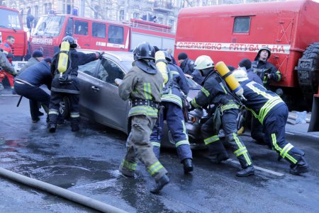 Ликвидация масштабного пожара в центре Одессы: пламя охватило здание колледжа (фоторепортаж)