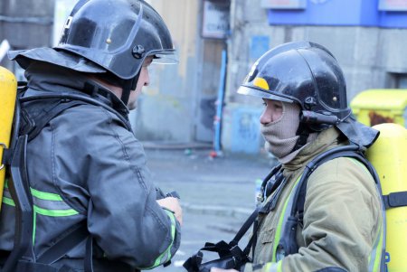 Ликвидация масштабного пожара в центре Одессы: пламя охватило здание колледжа (фоторепортаж)