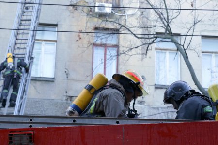 Ликвидация масштабного пожара в центре Одессы: пламя охватило здание колледжа (фоторепортаж)