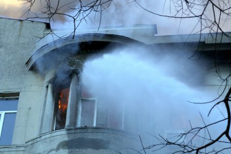 Ликвидация масштабного пожара в центре Одессы: пламя охватило здание колледжа (фоторепортаж)