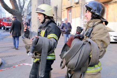 Ликвидация масштабного пожара в центре Одессы: пламя охватило здание колледжа (фоторепортаж)