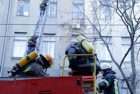 Ликвидация масштабного пожара в центре Одессы: пламя охватило здание колледжа (фоторепортаж)