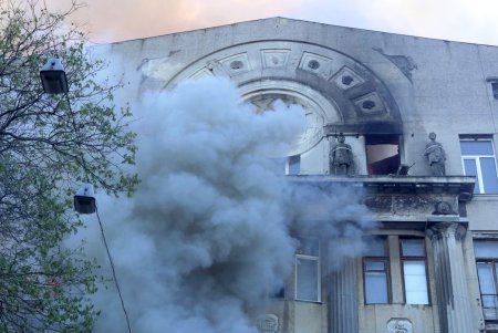 Ликвидация масштабного пожара в центре Одессы: пламя охватило здание колледжа (фоторепортаж)