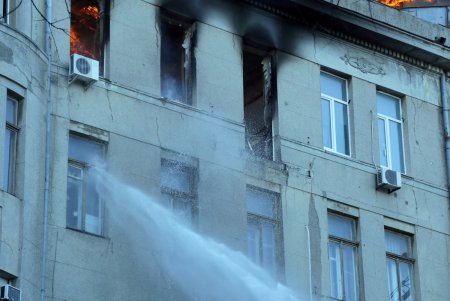 Ликвидация масштабного пожара в центре Одессы: пламя охватило здание колледжа (фоторепортаж)