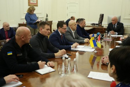 Пострадавших на пожаре город обеспечил медицинской помощью, а учащиеся школы №39 вскоре смогут вернуться к занятиям (фото)
