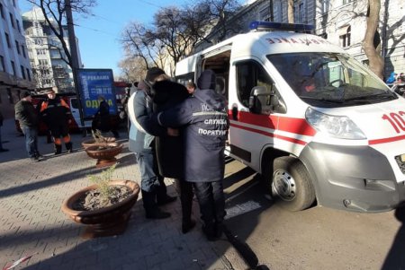 Спасатели проливают здание горевшего колледжа и принимают решение, когда можно приступить к разбору завалов (фото, видео)