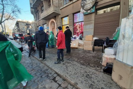 Спасатели проливают здание горевшего колледжа и принимают решение, когда можно приступить к разбору завалов (фото, видео)