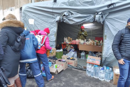 Одесский муниципалитет просит горожан больше не приносить продукты к сгоревшему зданию на Троицкой