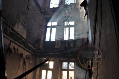 Появились фото изнутри здания колледжа после пожара