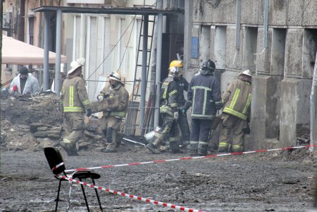 Поисковые работы на месте пожара в здании колледжа ведутся круглосуточно (фоторепортаж)