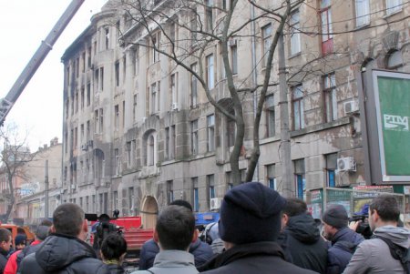 Поисковые работы на месте пожара в здании колледжа ведутся круглосуточно (фоторепортаж)