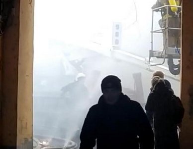 Оператор автовышки спас несколько человеческих жизней во время страшного пожара на Троицкой (фото)