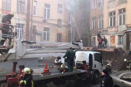 Оператор автовышки спас несколько человеческих жизней во время страшного пожара на Троицкой (фото)