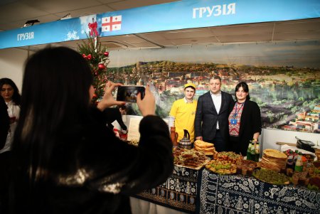 На благотворительной дипломатической ярмарке собрали средства на оборудование для областной детской больницы и роддома № 1 (фото)