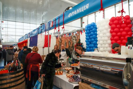 На благотворительной дипломатической ярмарке собрали средства на оборудование для областной детской больницы и роддома № 1 (фото)