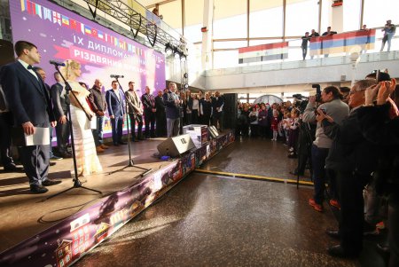 На благотворительной дипломатической ярмарке собрали средства на оборудование для областной детской больницы и роддома № 1 (фото)