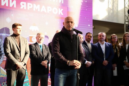 На благотворительной дипломатической ярмарке собрали средства на оборудование для областной детской больницы и роддома № 1 (фото)