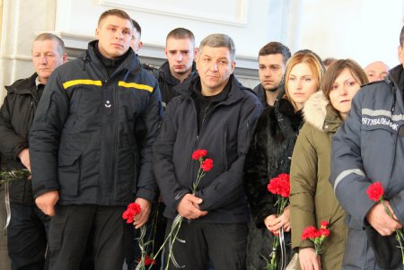 В Одессе попрощались со спасателем, погибшим в результате пожара на Троицкой (фоторепортаж)
