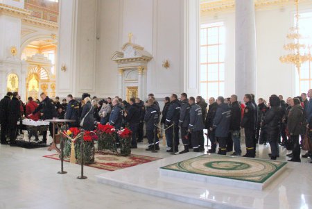 В Одессе попрощались со спасателем, погибшим в результате пожара на Троицкой (фоторепортаж)