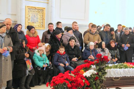 В Одессе попрощались со спасателем, погибшим в результате пожара на Троицкой (фоторепортаж)
