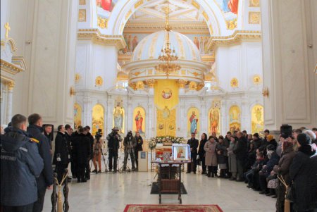 В Одессе попрощались со спасателем, погибшим в результате пожара на Троицкой (фоторепортаж)