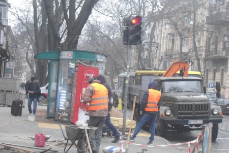 От Тираспольской площади до улицы Льва Толстого обустраивают пешеходную часть (фото)