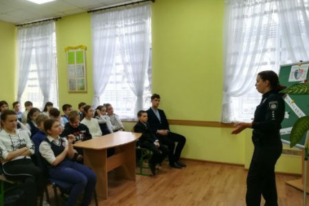Встречи с полицейскими, круглые столы, квесты: в городских школах провели акцию «16 дней против насилия» (фото)