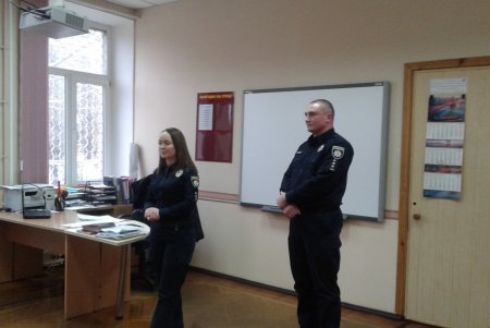 Встречи с полицейскими, круглые столы, квесты: в городских школах провели акцию «16 дней против насилия» (фото)