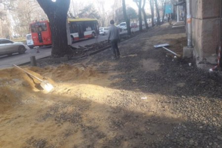 На проспекте Гагарина капитально ремонтируют тротуар (фото)