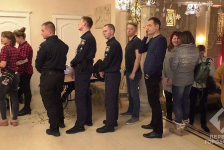Волонтеры брали у доноров кровь в помещении элитного ресторана в центре города