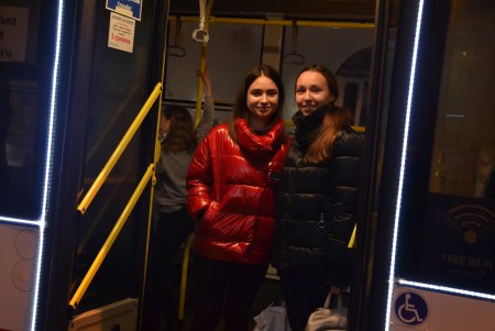 Предновогоднее настроение: праздничный парад троллейбусов прошел в Одессе (фото)