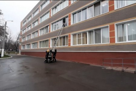 Тренировка эвакуации: спасатели ликвидировали условный пожар в одесской школе №1 (фото, видео)