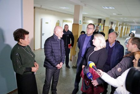Эвакуировали по тревоге: учения по пожарной безопасности в школе на Молдаванке (фоторепортаж)