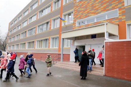 Эвакуировали по тревоге: учения по пожарной безопасности в школе на Молдаванке (фоторепортаж)