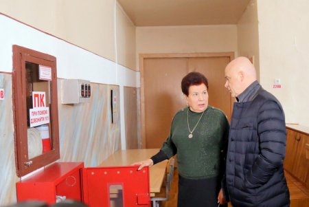 Эвакуировали по тревоге: учения по пожарной безопасности в школе на Молдаванке (фоторепортаж)