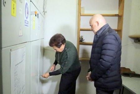Эвакуировали по тревоге: учения по пожарной безопасности в школе на Молдаванке (фоторепортаж)