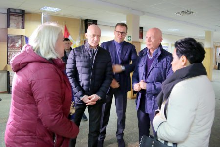 Эвакуировали по тревоге: учения по пожарной безопасности в школе на Молдаванке (фоторепортаж)