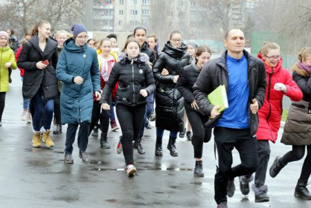 Эвакуировали по тревоге: учения по пожарной безопасности в школе на Молдаванке (фоторепортаж)