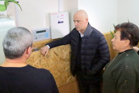 Эвакуировали по тревоге: учения по пожарной безопасности в школе на Молдаванке (фоторепортаж)