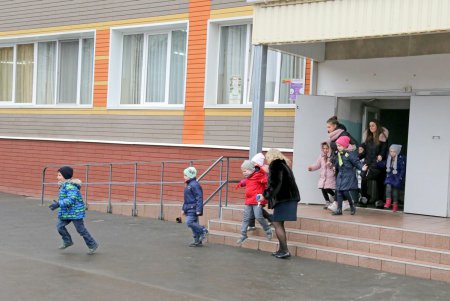 Эвакуировали по тревоге: учения по пожарной безопасности в школе на Молдаванке (фоторепортаж)