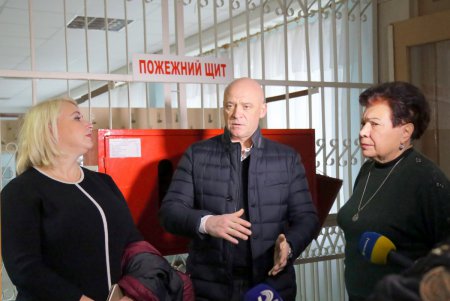 Эвакуировали по тревоге: учения по пожарной безопасности в школе на Молдаванке (фоторепортаж)