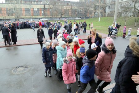 Эвакуировали по тревоге: учения по пожарной безопасности в школе на Молдаванке (фоторепортаж)