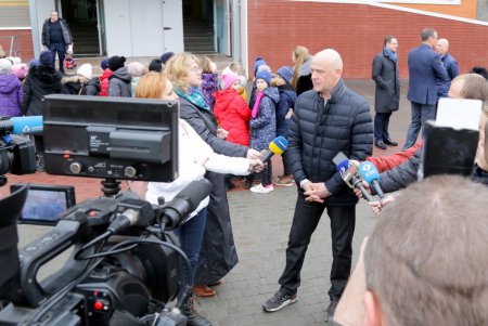 Эвакуировали по тревоге: учения по пожарной безопасности в школе на Молдаванке (фоторепортаж)
