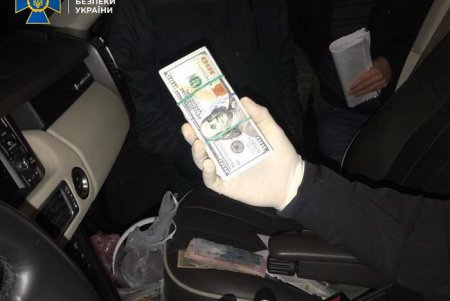 Чиновники Затокского поссовета требовали от бизнесмена 87 тысяч долларов (фото)