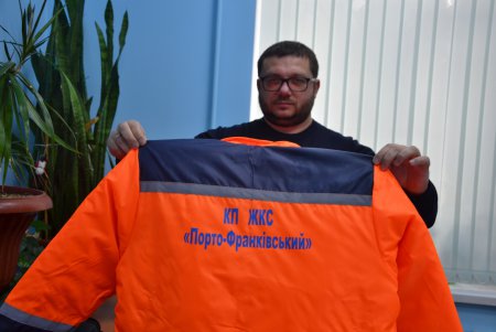 Коммунальщики получают новую униформу (фото)