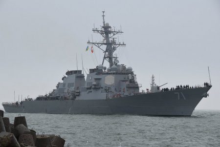 В Одесском порту пришвартовался американский ракетный эсминец (фото)