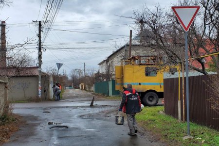 Новые дорожные знаки установили на улице Ефима Геллера (фото)