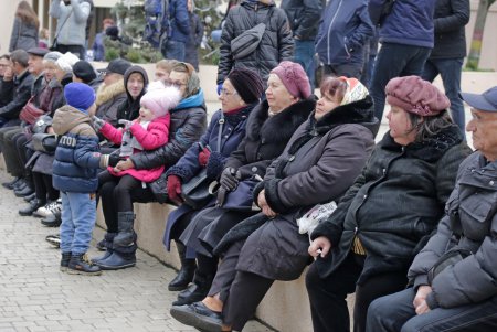 Танцы и песни: в Летнем театре одесситы отмечают европейское Рождество (фоторепортаж)