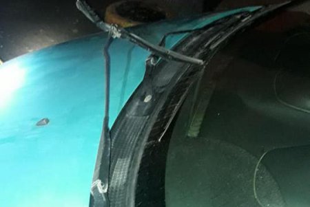 Неадекватный мужчина громил автомобили на поселке Котовского (фото)